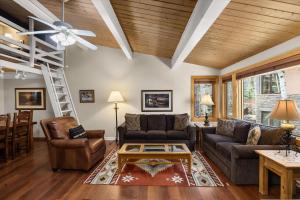 Cozy Snowmass Village 2-Bedroom, AC & Ski Access condo