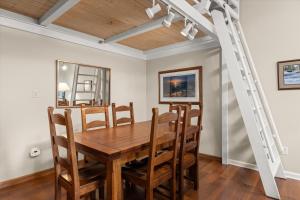 Cozy Snowmass Village 2-Bedroom, AC & Ski Access condo