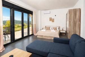 Hilltop Apartment 8