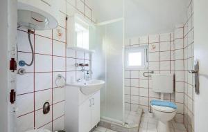 7 Bedroom Lovely Home In Tivat