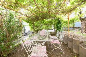 Le Bouganville Apartment- Downtown & close to the beach