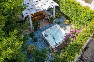 VILLA STONE PEARL SUTIVAN - exceptional luxury new three-room villa - private pool and jacuzzi - perfect location right next to the town center and the beach - secured parking space