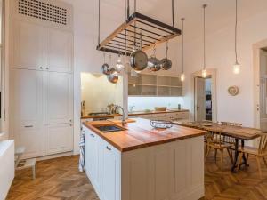 Superb 3 bedroom apartment