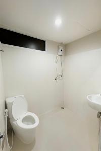 Walk to MRT Sutthisan Cozy Room