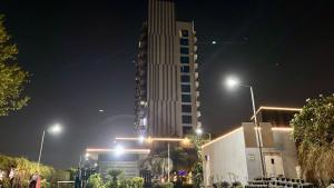 Riwaayat - Luxury Retreat with Warm Elegance