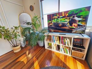 Cosy Studio with Forest Views, Noosa Hinterland