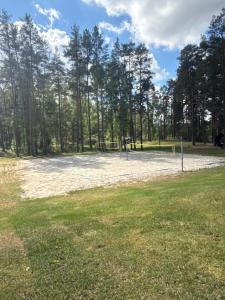 Hubane korter järve kaldal