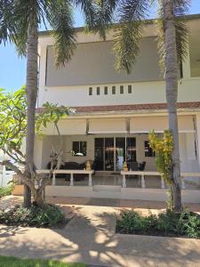 2BR Condo Near City Center (NG430)