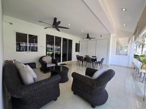 2BR Condo Near City Center (NG430)