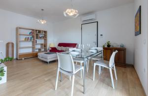 GuestHost - Comfy Terrace Apartment in Cagliari