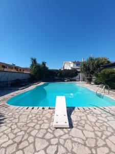 villa con piscina privata vicino al mare