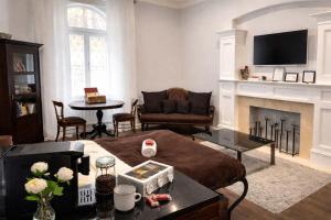 The Old Town Luxury Hideaway Apartment AC
