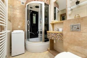 Comfortable Apartment with Parking Close to the Beach by Noclegi Renters
