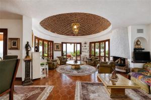 3163 Luxury Mediterranean Villa with Private Pool