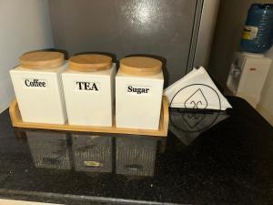 Modern 1BR near Transport with Workspace & Pool