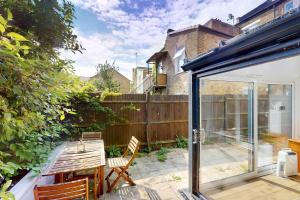 Bright 2BR Home with Patio Near West End & Tube