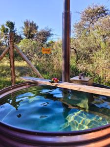 Romantic Hot Tub Retreat - Ndlovu 33 Tiny Home, Big 5 reserve
