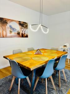 Olive Apartment mit Balkonen & Elektrogrill, 24h Self-Check-in, Free Parking, Netflix & WiFi, TOP Lage, Nähe KEM Kliniken