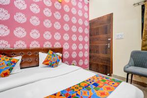 FabHotel Chandra Dreams - 600m from Banaras Railway Station