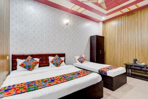 FabHotel Chandra Dreams - 600m from Banaras Railway Station
