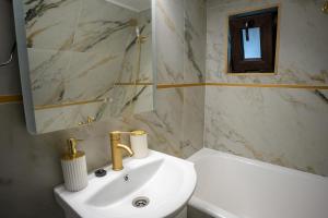 Barrique Milescu 5-5- Breakfast delivered & Minibar - Free Parking - Old Town