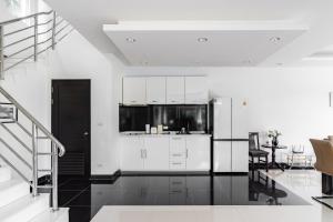 White Villa by Villacarte