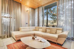 ELIVAAS Signature Kavya Villa Forest View 4BHK Villa, Kasauli