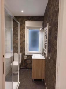 Habitación en apartamento con zonas comunes compartida H4