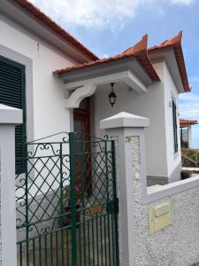 Vila Marize Cozy family home w a view of the Atlantic