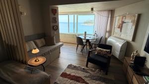 903 by the sea