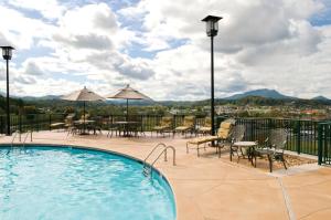Smoky Mountains Resort 1BR Suite