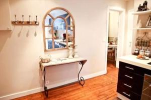 One-Bedroom Apartment room in Apartment Ternes
