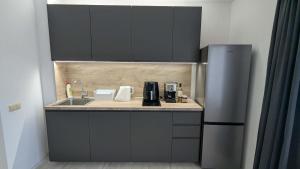 Smokinya Waves - 1BR Apartment - 2 Minutes to the Beach by Flat Mаnager