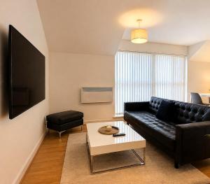 2 Bedroom Webster Park Apartment with Free Parking