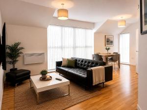 2 Bedroom Webster Park Apartment with Free Parking