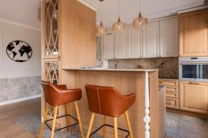 Flatbook City Center - Przestronny Apartament z Balkonem, Parkingiem