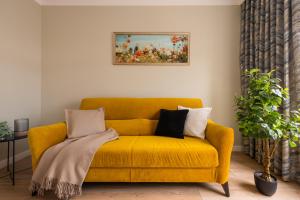 Flatbook City Center - Przestronny Apartament z Balkonem, Parkingiem