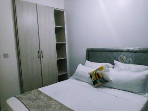 Aura luxe stays stylish 1 bedroom in town