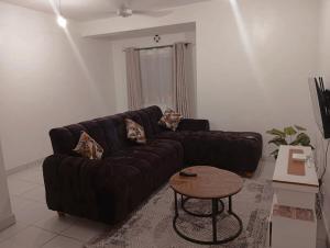 Aura luxe stays stylish 1 bedroom in town
