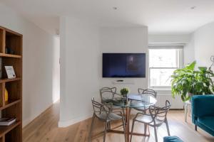 Chic 2-Bed Apartment - Fitzrovia - Sleeps 4