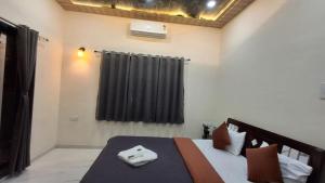 Aavishkar Prime 2BHK Private Villa in Lonavala - Private Pool, Garden & Turf