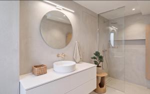 2BR Avenue Montaigne