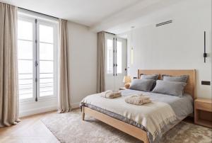 2BR Avenue Montaigne