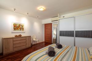 ANTHEAs TOP of SPLIT CENTRE PENTHOUSE