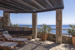 Candia Lux - Iconic Villa with Secluded Beach by etouri