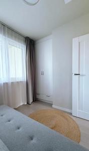 Apartments Holenderska with Free Parking