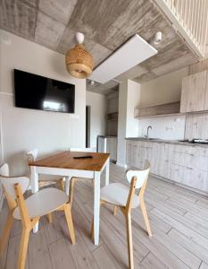 Apartments Holenderska with Free Parking