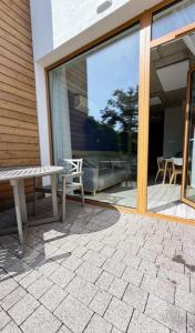 Apartments Holenderska with Free Parking