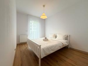 Międzyleska Apartment with Garden by BookingHost