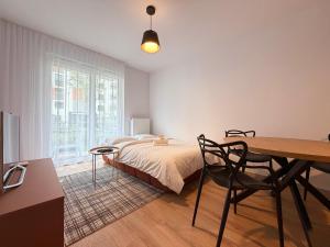 Międzyleska Apartment with Garden by BookingHost